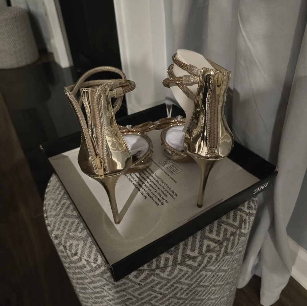 Shoes - Picture 7 of 9